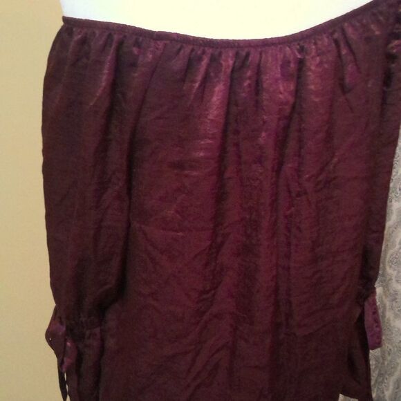5/$50 A. Byer Maroon Off Shoulder 3/4 Sleeve Blouse, Size Medium - Picture 2 of 2